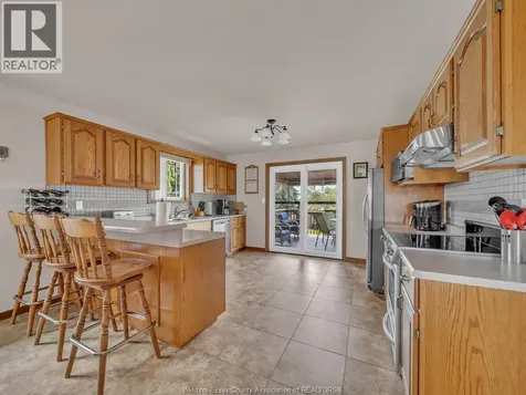 313 Applewood Kingsville ON N9Y 3Y7