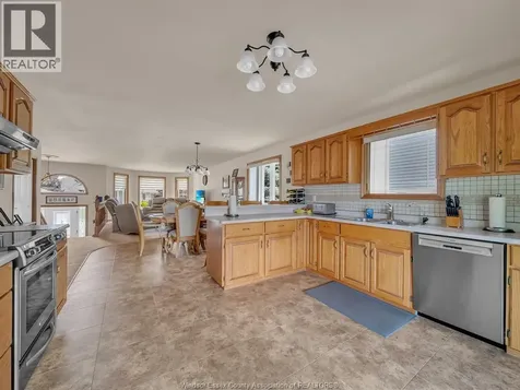 313 Applewood Kingsville ON N9Y 3Y7