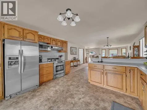 313 Applewood Kingsville ON N9Y 3Y7