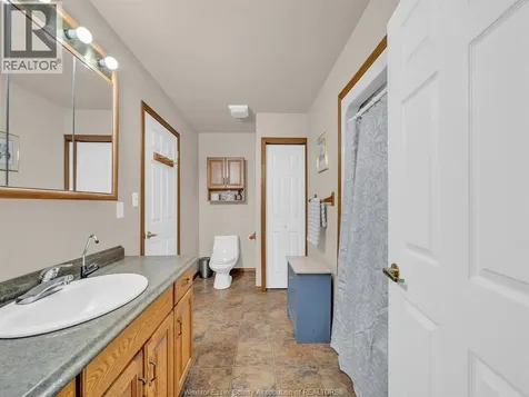 313 Applewood Kingsville ON N9Y 3Y7