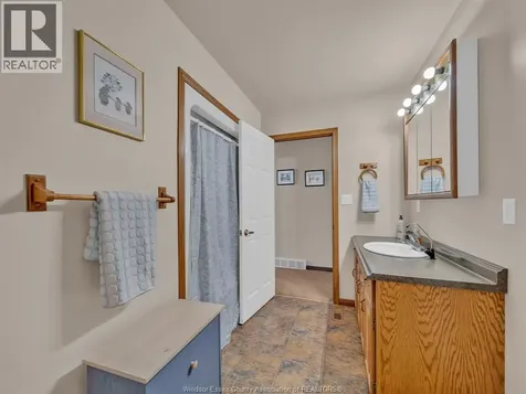 313 Applewood Kingsville ON N9Y 3Y7