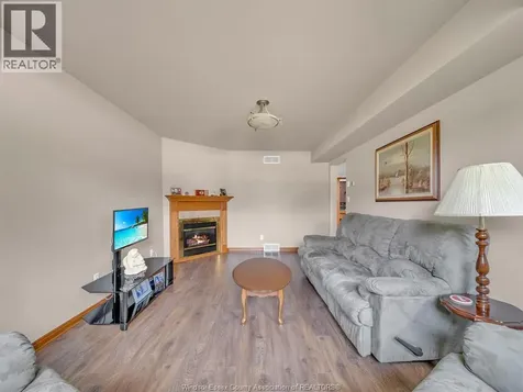 313 Applewood Kingsville ON N9Y 3Y7