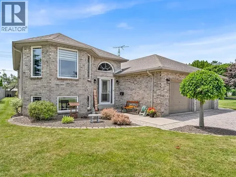 313 Applewood Kingsville ON N9Y 3Y7