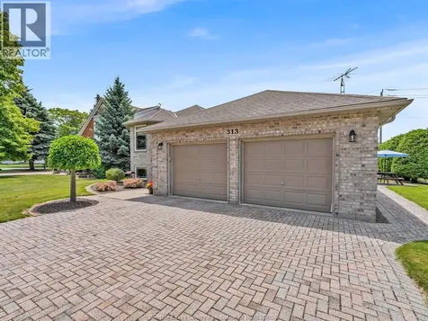 313 Applewood Kingsville ON N9Y 3Y7