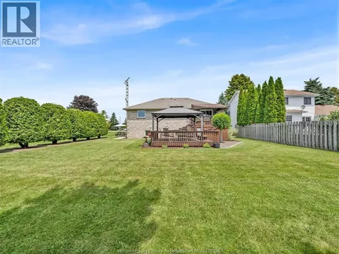 313 Applewood Kingsville ON N9Y 3Y7