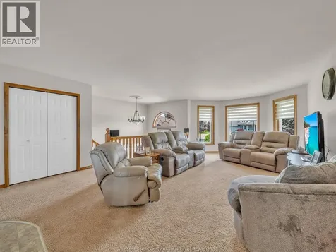313 Applewood Kingsville ON N9Y 3Y7