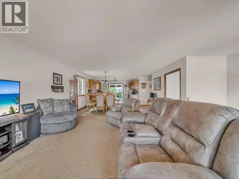 313 Applewood Kingsville ON N9Y 3Y7