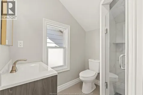 1439 Benjamin Avenue Windsor ON N8X 4N2