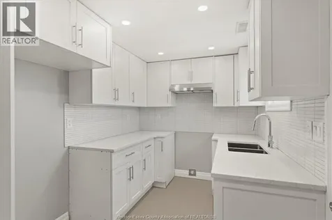 1439 Benjamin Avenue Windsor ON N8X 4N2