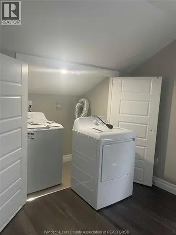 1439 Benjamin Avenue Windsor ON N8X 4N2