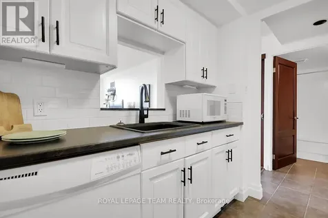 35 Holland Avenue Ottawa ON K1Y 4S2