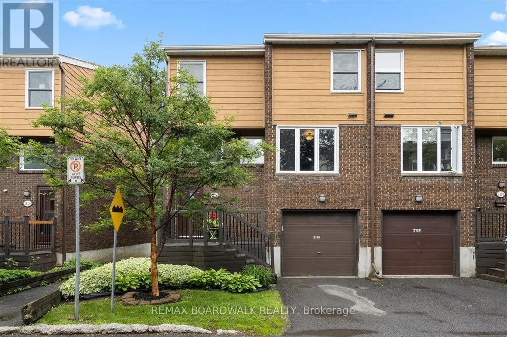 2126 Eric Crescent Ottawa ON K1B 4P4
