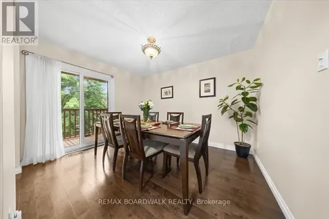 2126 Eric Crescent Ottawa ON K1B 4P4