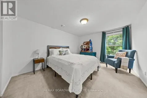 2126 Eric Crescent Ottawa ON K1B 4P4