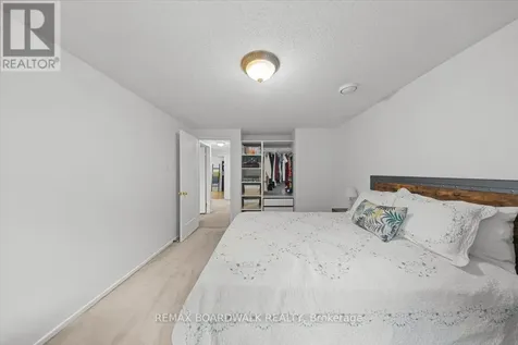 2126 Eric Crescent Ottawa ON K1B 4P4