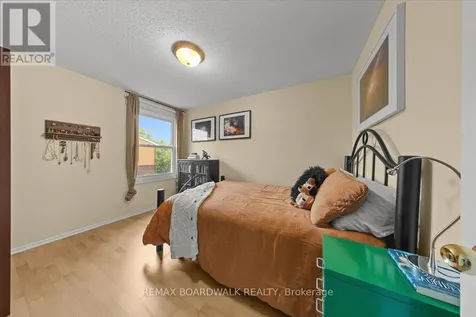 2126 Eric Crescent Ottawa ON K1B 4P4