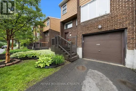 2126 Eric Crescent Ottawa ON K1B 4P4
