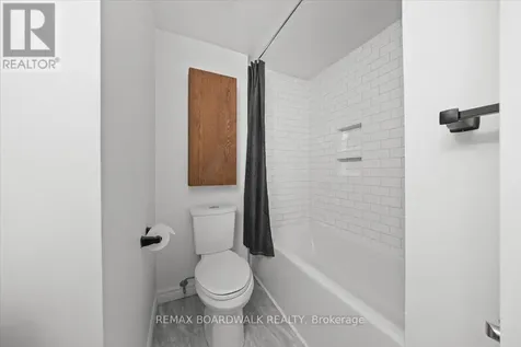 2126 Eric Crescent Ottawa ON K1B 4P4