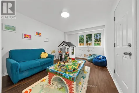 2126 Eric Crescent Ottawa ON K1B 4P4