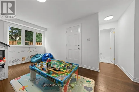 2126 Eric Crescent Ottawa ON K1B 4P4