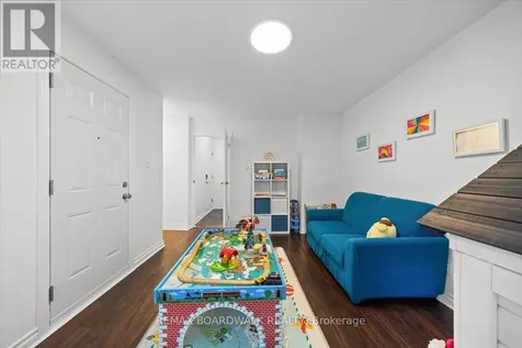 2126 Eric Crescent Ottawa ON K1B 4P4