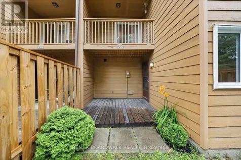 2126 Eric Crescent Ottawa ON K1B 4P4