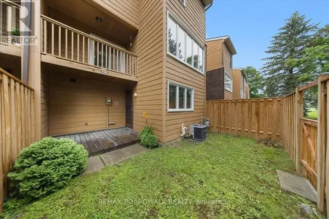 2126 Eric Crescent Ottawa ON K1B 4P4