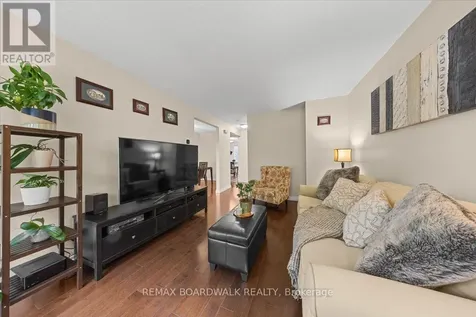 2126 Eric Crescent Ottawa ON K1B 4P4