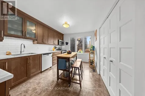 2126 Eric Crescent Ottawa ON K1B 4P4