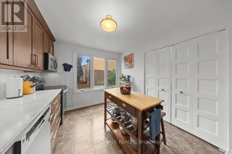 2126 Eric Crescent Ottawa ON K1B 4P4