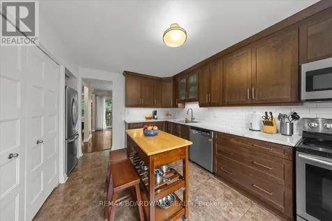 2126 Eric Crescent Ottawa ON K1B 4P4