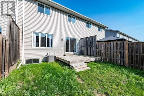 30 Winston Avenue Petawawa ON K8H 0C1