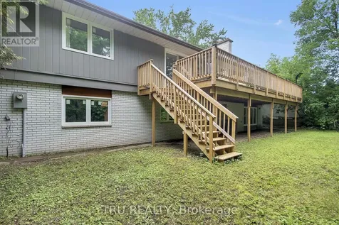 26 Langholm Crescent Ottawa ON K2J 1H2