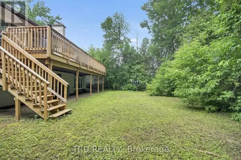 26 Langholm Crescent Ottawa ON K2J 1H2
