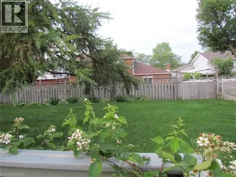 82 West Acres Crescent Kitchener ON N2N 3G8
