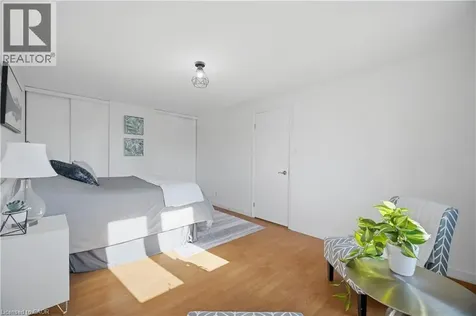 10 Ristau Crescent Kitchener ON N2E 3A8