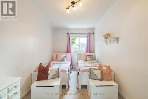 57 Winchester Terrace Barrie ON L4M 0C8