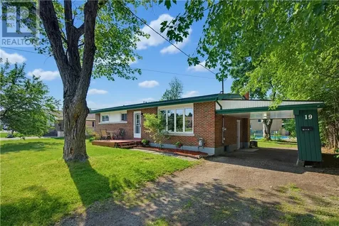 19 Norfolk Court Greater Sudbury ON P3A 1E4