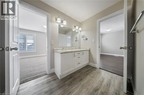 32 Arlington Parkway Paris ON N3L 0G2