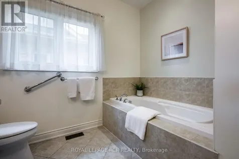 200 Kingfisher Drive Mono ON L9W 0B3