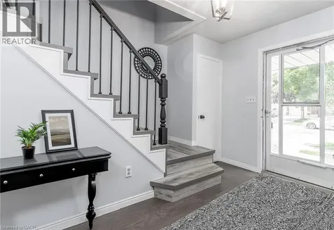 31 Blackfriar Lane Brantford ON N3R 7M2