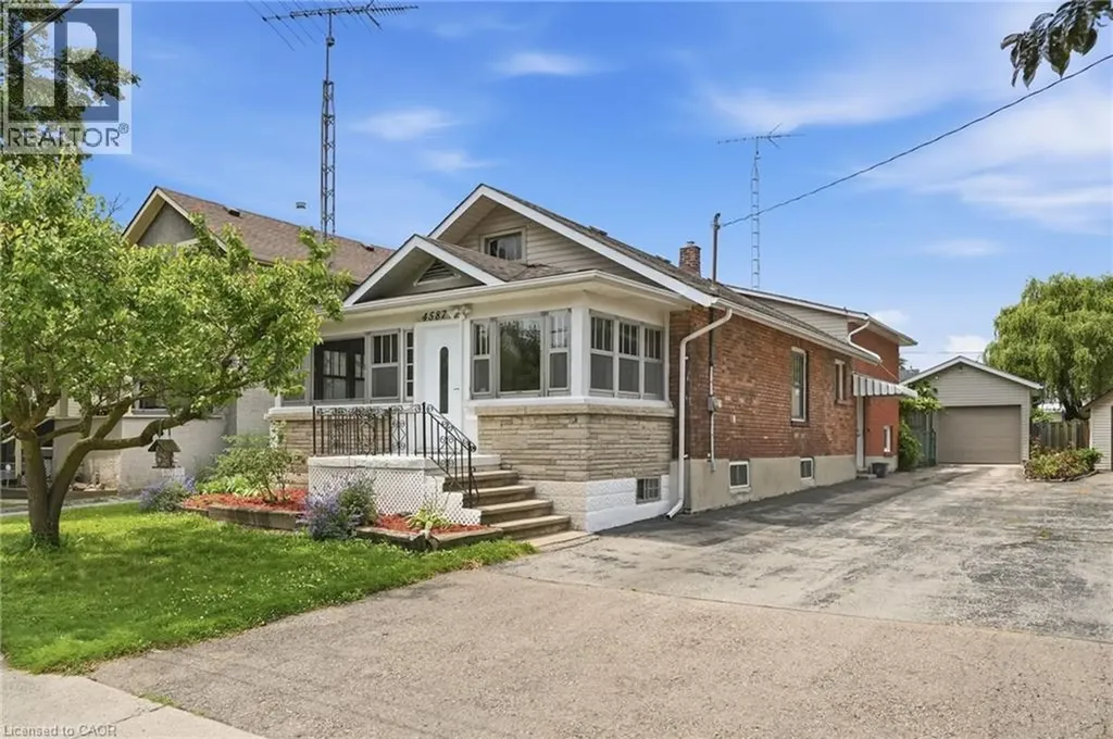 4587 Third Avenue Niagara Falls ON L2E 4L3