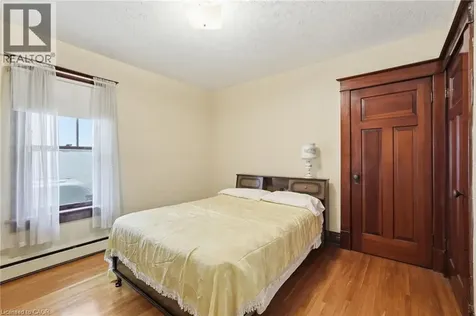 4587 Third Avenue Niagara Falls ON L2E 4L3