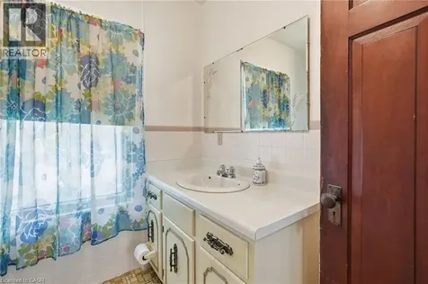 4587 Third Avenue Niagara Falls ON L2E 4L3