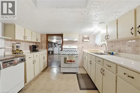 4587 Third Avenue Niagara Falls ON L2E 4L3