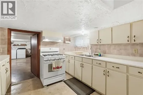 4587 Third Avenue Niagara Falls ON L2E 4L3