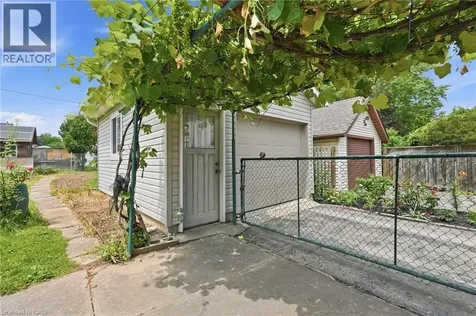 4587 Third Avenue Niagara Falls ON L2E 4L3