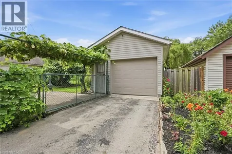 4587 Third Avenue Niagara Falls ON L2E 4L3