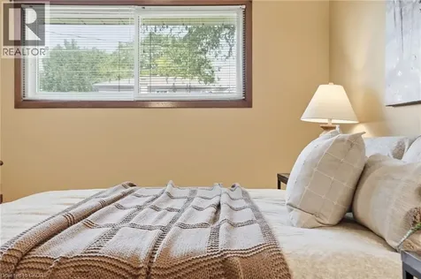 5155 Idlewood Crescent Burlington ON L7L 3Y5