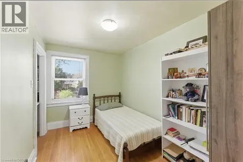 15 Wolseley Avenue St. Catharines ON L2R 4T4